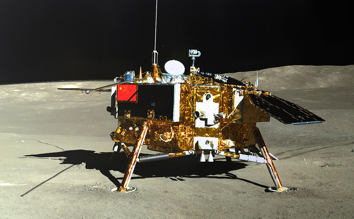 Китайский зонд вывел первые растения на Луне