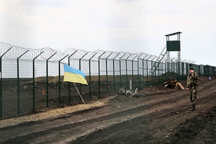 Украина потратит на возобновление строительства стены на границе с РФ почти полмиллиарда гривен