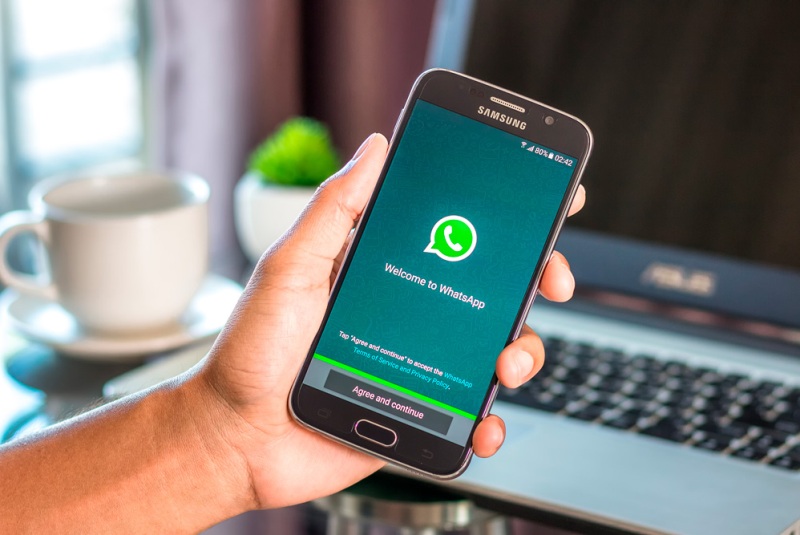WhatsApp угрожает судами за рассылки с мессенджера