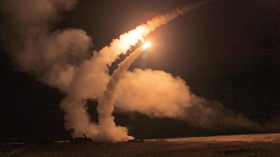 Военные показали, как отражают ракетный удар над Уралом и Сибирью