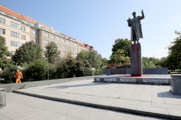 В Праге неизвестные облили краской памятник маршалу Коневу
