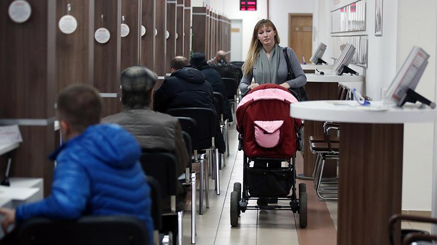 В России предложили снизить подоходный налог для многодетных матерей
