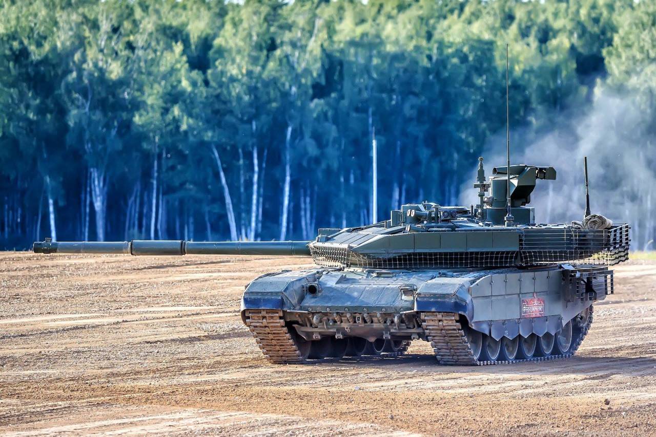 Армия России начала получать модернизированные танки Т-90М