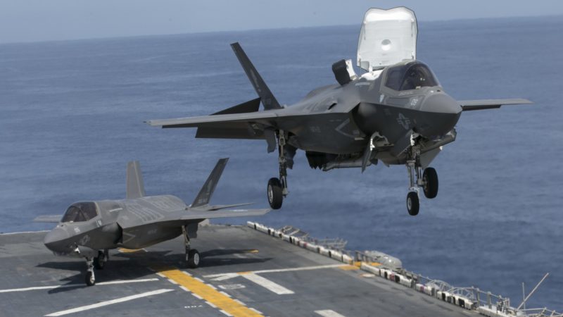 США показали применение ведомого F-35
