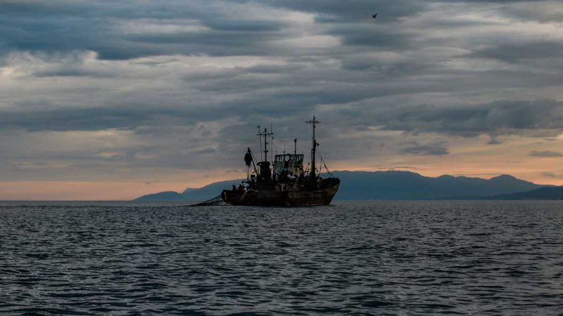 Судно с рыбаками затонуло в Баренцевом море