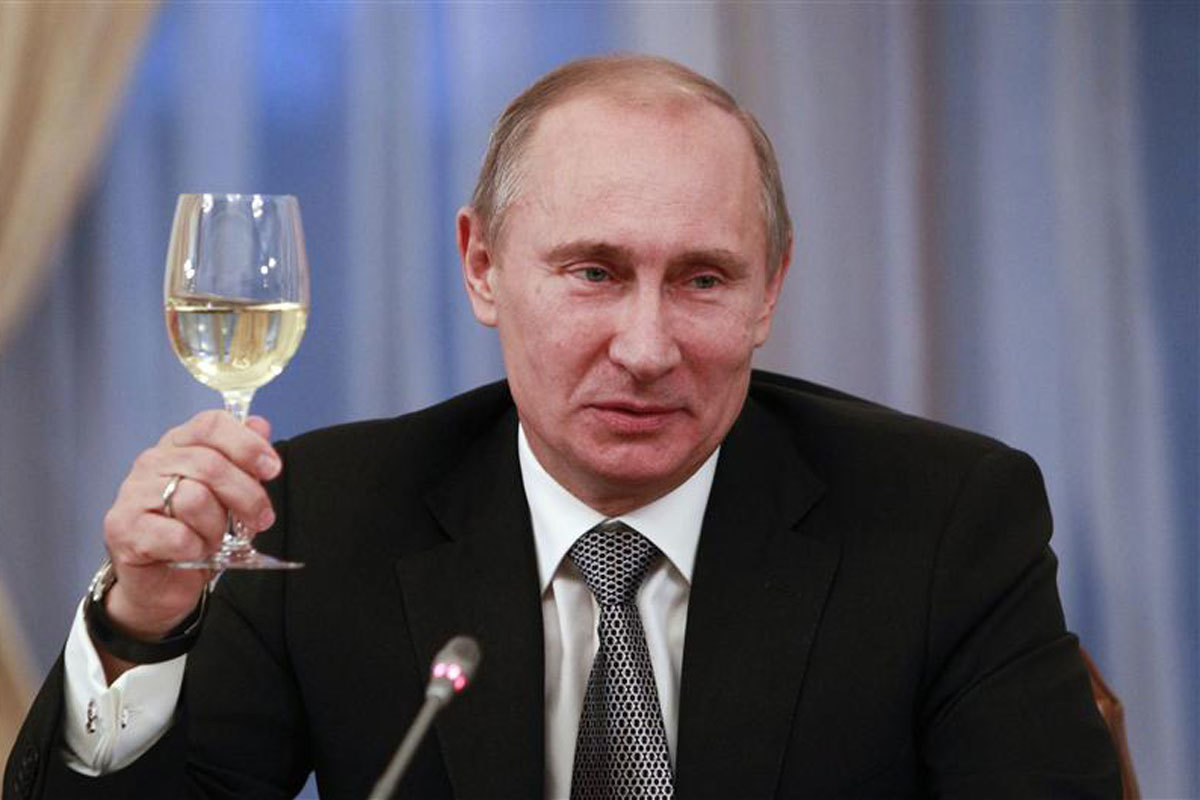 Россияне хотят встретить Новый год за одним столом с Путиным