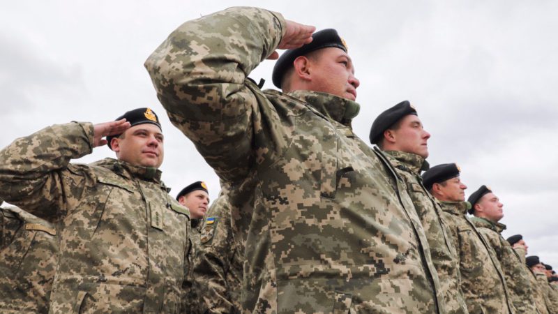 Украинская армия перешла на воинские звания НАТО