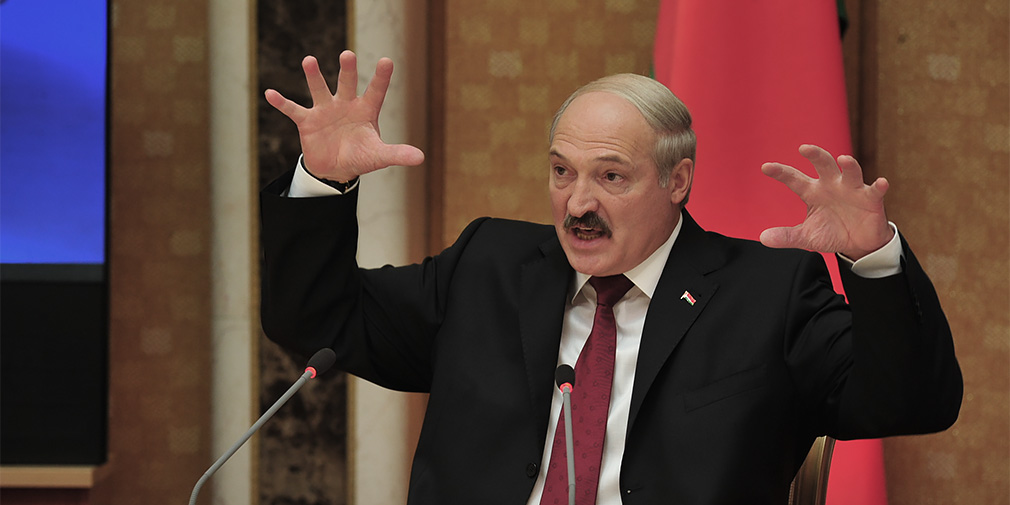 Лукашенко призвал перейти на кнопочные телефоны