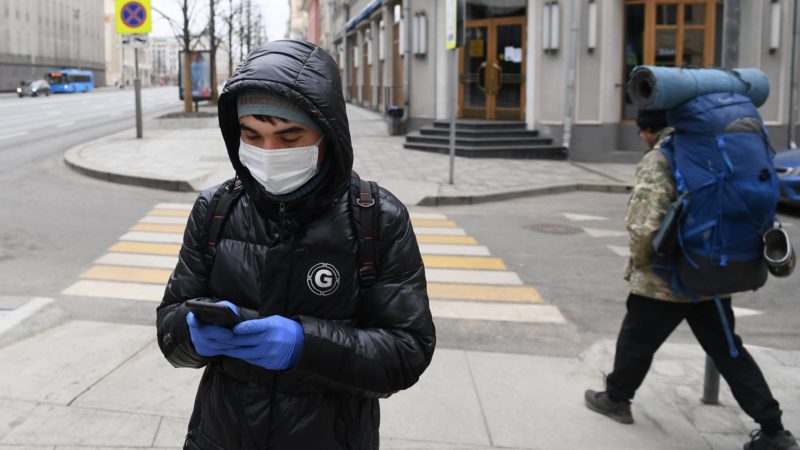 Заболеваемость коронавирусом в России связали с погодой