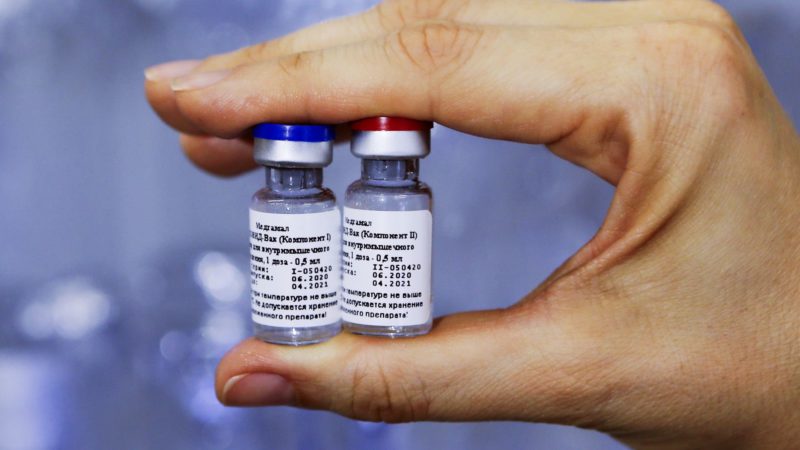 Дефицит вакцины от коронавируса опровергли в Кремле