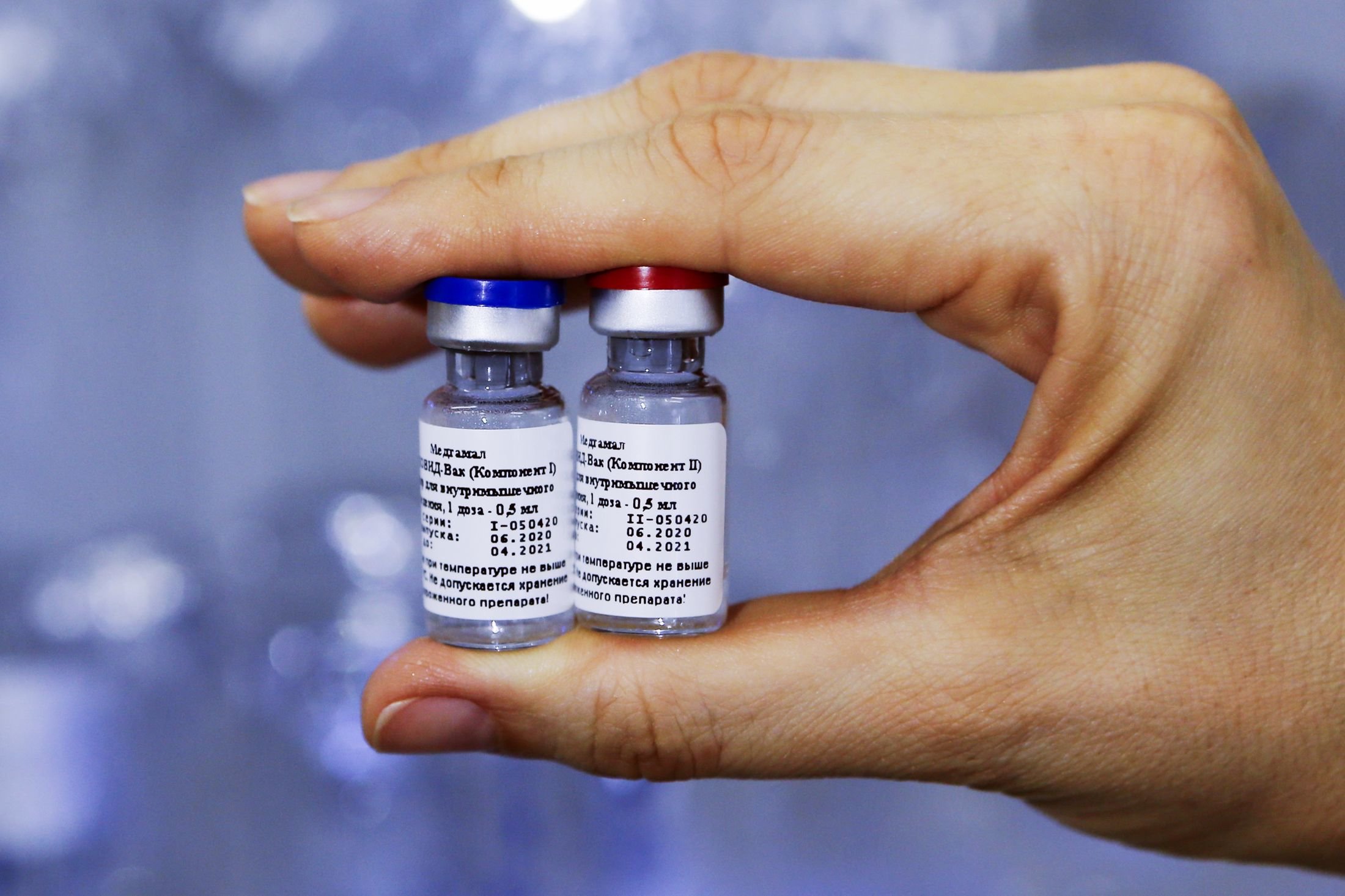 Вакциной «ЭпиВакКорона» разрешили прививать лиц старше 60 лет