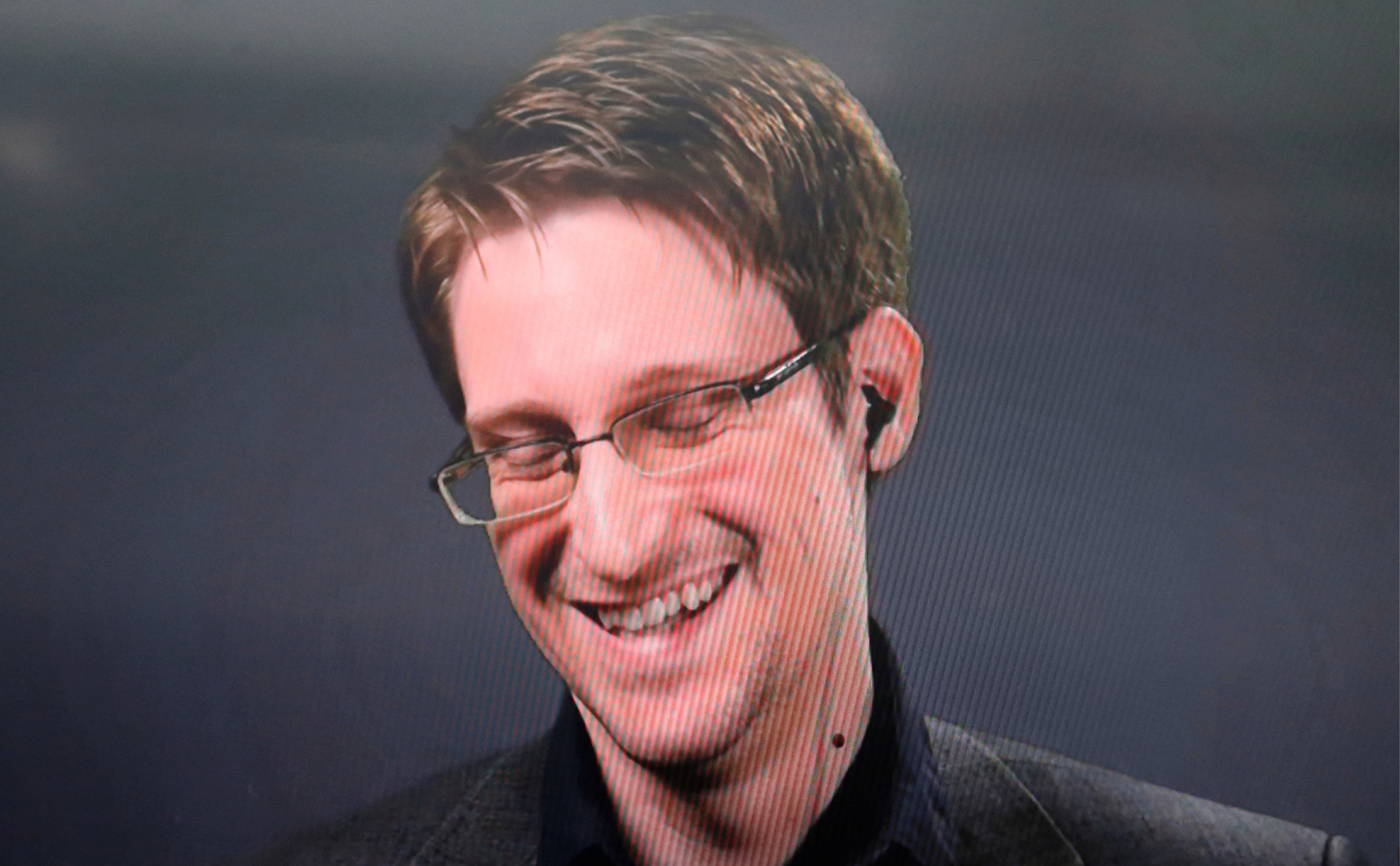 Сноуден подготовил документы для получения гражданства России