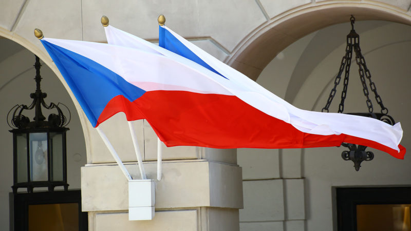 Высылку российских дипломатов из Чехии назвали враждебными действиями