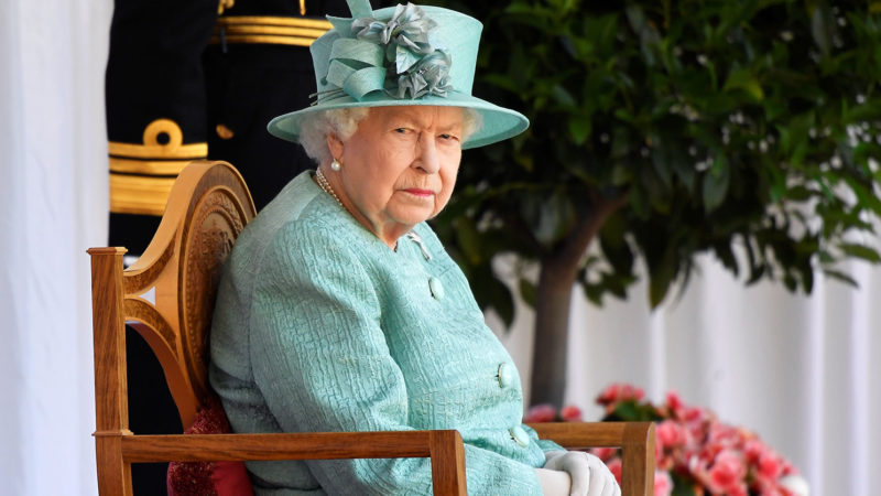 Английская королева решила тайно изменить закон о климате