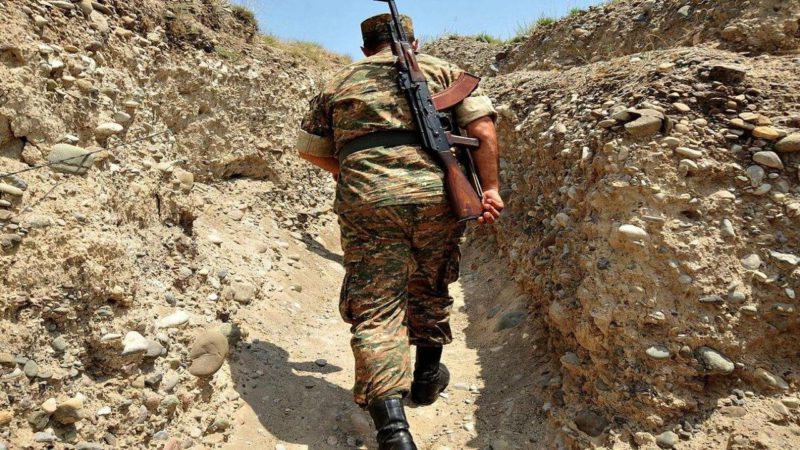 Азербайжданские военные обстреляли позиции Армении у границы