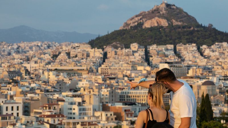 Греция ввела новые ограничения для туристов