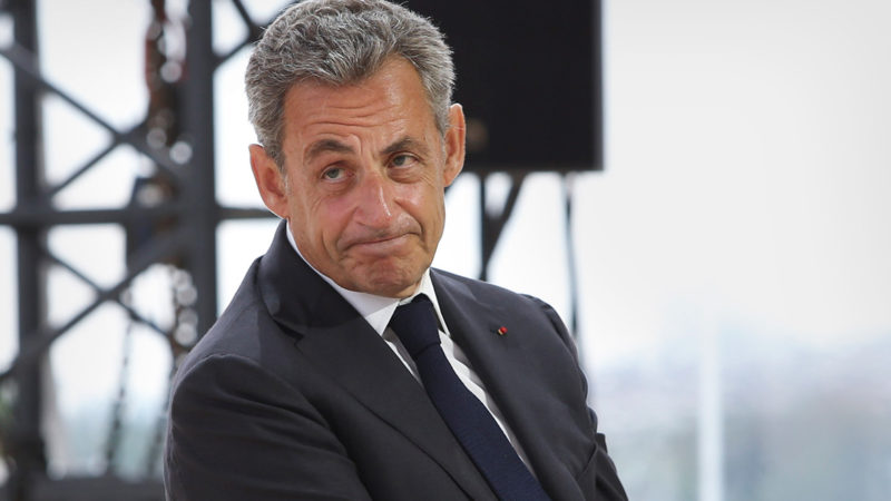 Экс-президента Франции Саркози приговорили к году тюрьмы