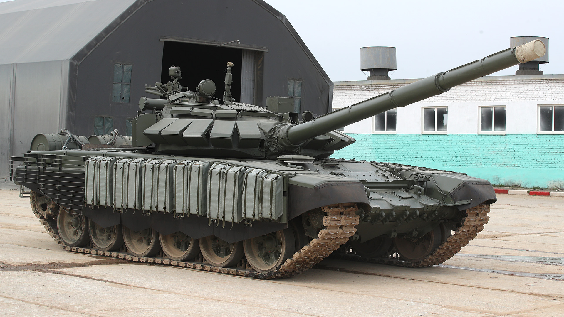 Новые танки поступят на российскую базу в Таджикистане